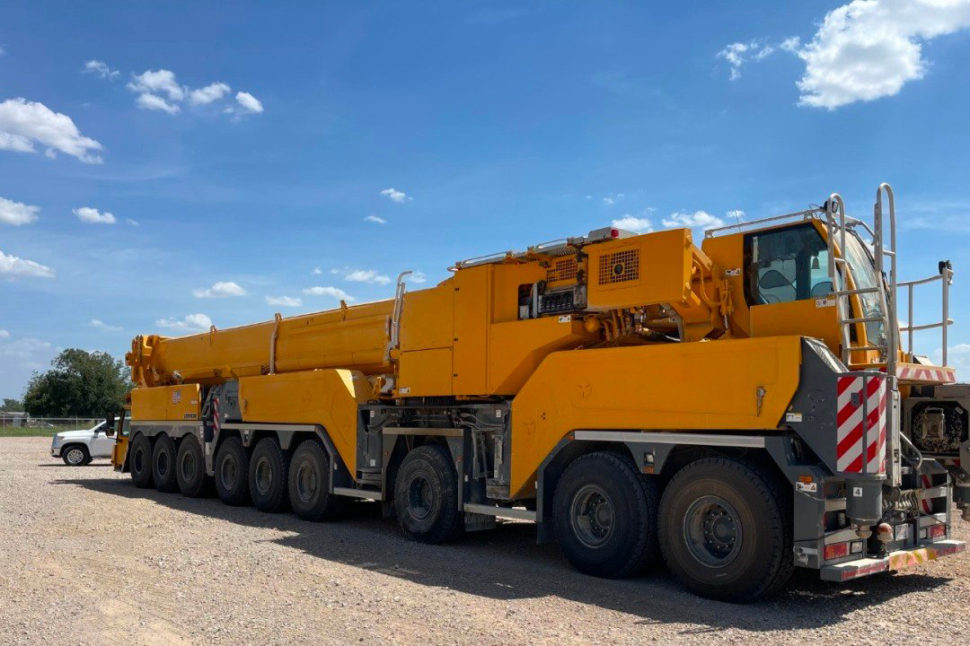  Selling and Buying Heavy<br> and Light Equipment